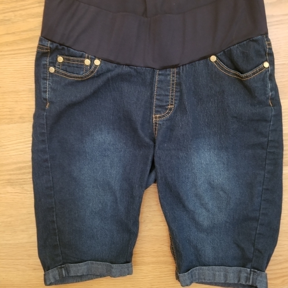 Times 2 maternity sz sm bermuda shorts